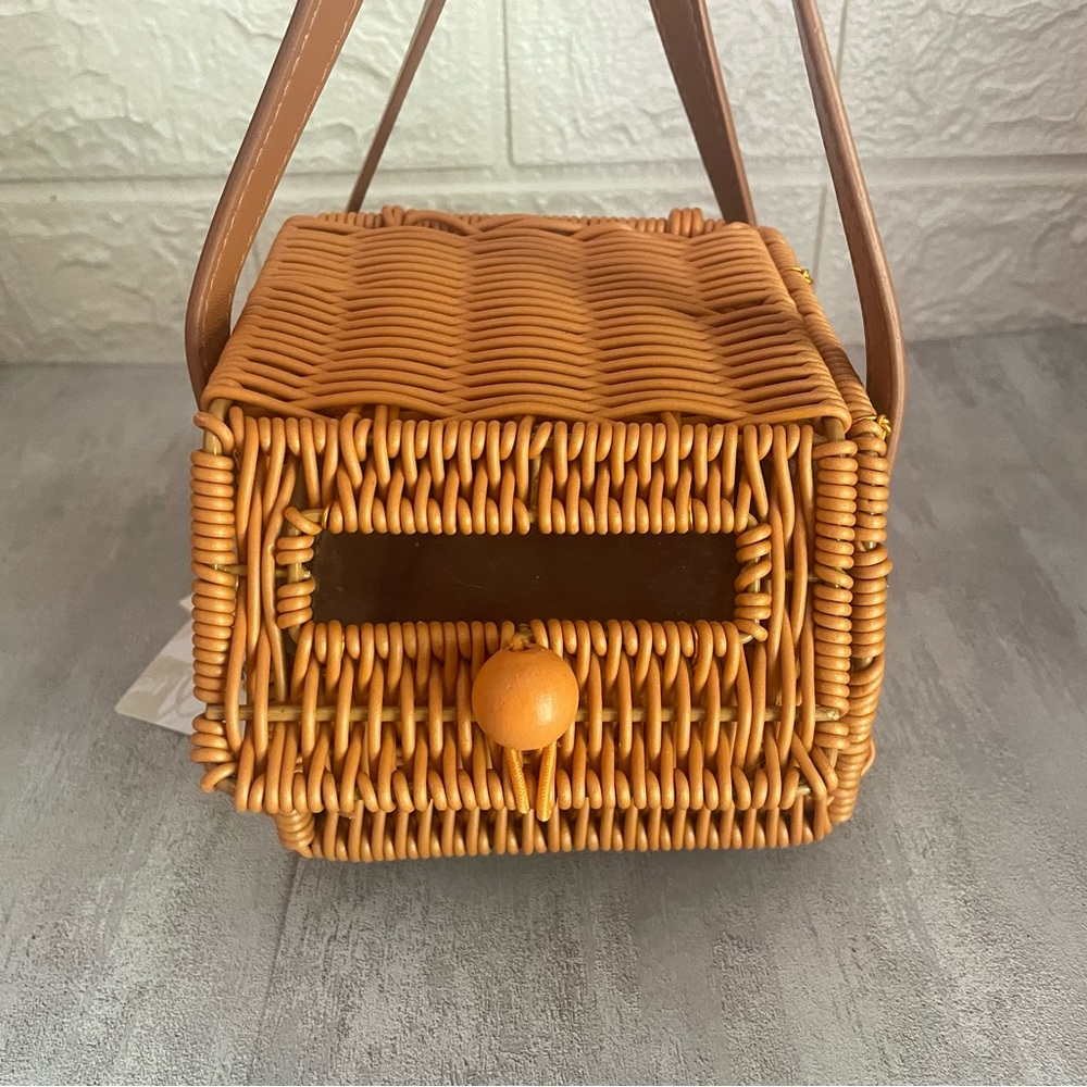 Tommy Bahama Woven Rattan Jeep-Shaped Handbag in Tan - Picture 4 of 6
